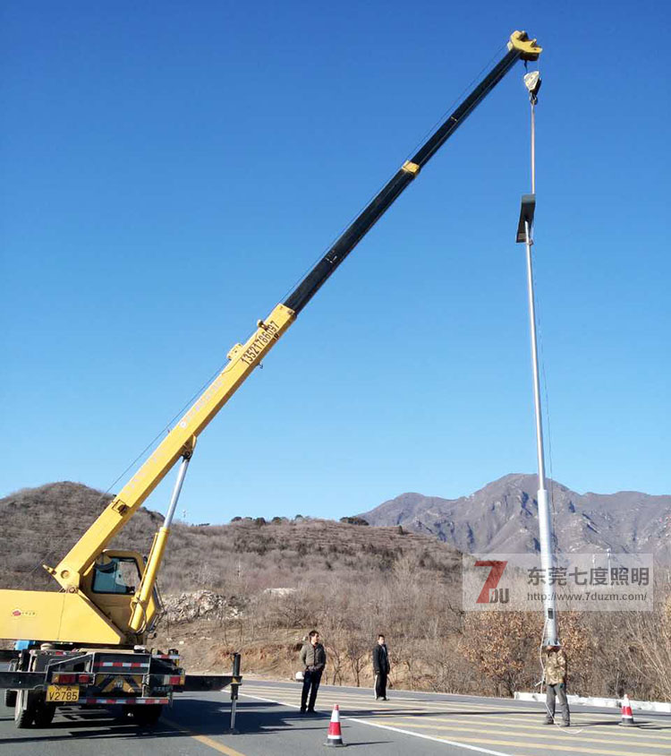 东莞榴莲视频污污照明道路路灯安装现场图片